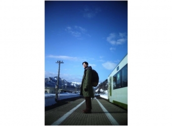 ニュース画像：キハ100・110をバックに 主演のシュー・グァンハン - 「日台合作映画「青春18×2 君へと続く道」5月3日公開 日本の鉄道たくさん！」