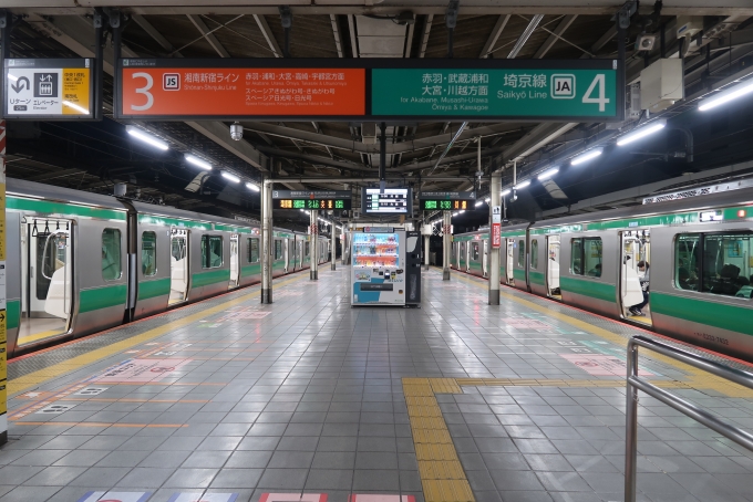 鉄道乗車記録の写真:駅舎・駅施設、様子(2)        「この時間は3番線からも埼京線がでる。」