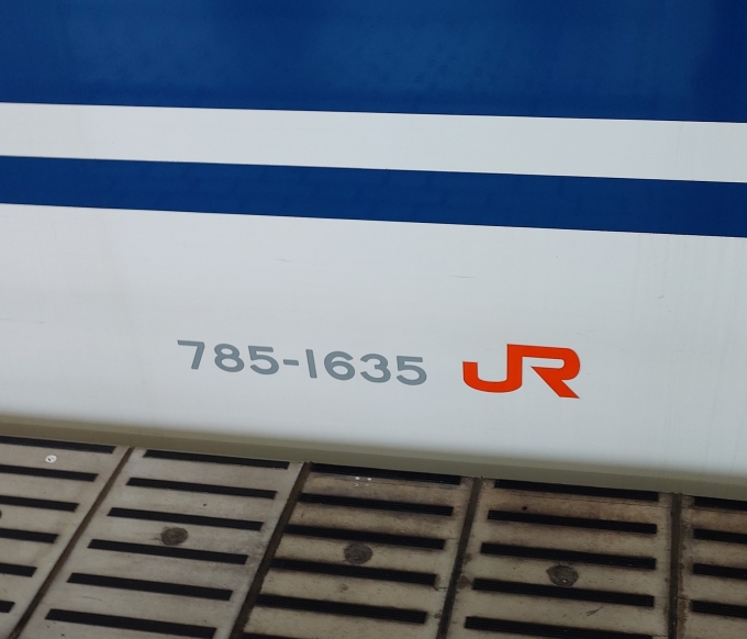 鉄道乗車記録の写真:車両銘板(4)        「785-1635(車外)」