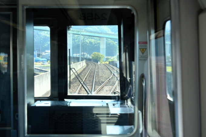 鉄道乗車記録の写真:車窓・風景(11)        「さきほど乗って戻ってきた内子線と予讃線の分岐点」