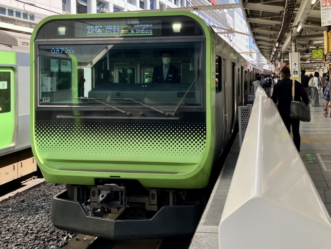 鉄道乗車記録の写真:乗車した列車(外観)(1)        「03(クハE235-3) の前面
幕切れしているが 0872G 新宿・渋谷方面 の幕」