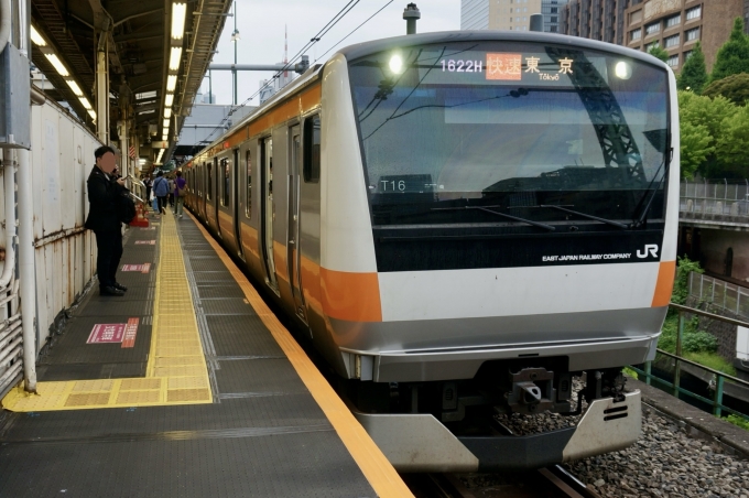 鉄道乗車記録の写真:乗車した列車(外観)(1)        「T16(クハE233-16) の前面
1622H 快速 東京 の幕」