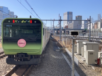 JR東日本E235系電車 鉄道フォト・写真 by あゔぃこさんさん 高輪ゲートウェイ駅：2024年03月03日10時ごろ