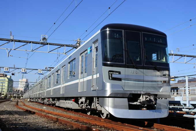 ニュース画像：東京メトロ13000系 - 「東京メトロ、日比谷線の新型車両「13000系」を12月25日まで特別運行」