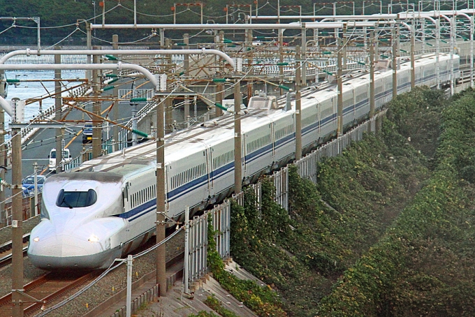 ニュース画像：東海道新幹線を走行するN700A - 「JR西日本、東海道・山陽新幹線にN700Aを15編成投入へ 2019年まで」