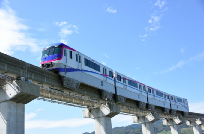 ニュース画像：大阪モノレール イメージ - 「大阪モノレール、万博記念公園の入場無料デーにあわせ臨時列車を運転」