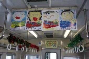 画像：昨年の展示の様子 - 「道南いさりび鉄道、園児の塗り絵を展示する「おえかき列車」運行」