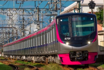 画像：京王5000系 - 「京王電鉄、臨時座席指定列車「冬の高尾山ハイキング号」を運行」