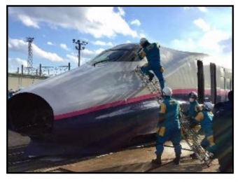 ニュース画像：2017年の訓練風景 - 「JR東日本、廃車の新幹線車両を活用した災害対応訓練を実施」