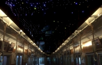画像：冬の銀河便　天井イルミネーション イメージ - 「能勢電鉄、イルミネーションが点灯する「冬の銀河便」を運行中」