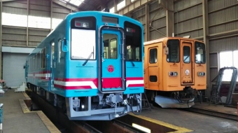 ニュース画像：樽見鉄道の新旧車両 - 「樽見鉄道、ハイモ230-313を除籍 ハイモ330-700形を増備」