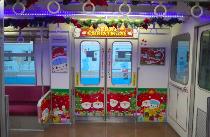 画像：クリスマス列車 イメージ - 「北九州モノレール、装飾列車「クリスマス列車」を運行中」