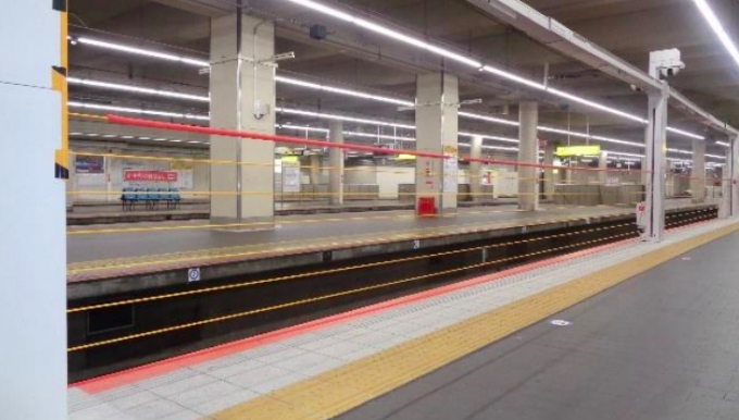 ニュース画像：工事中の様子 - 「近鉄、大阪阿部野橋駅の昇降ロープ式ホームドアを使用開始へ」