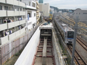 ニュース画像：西谷駅付近の工事現場 - 「神奈川東部方面線、完成時期を最大3年延期 建設費は1.5倍の4千億円」