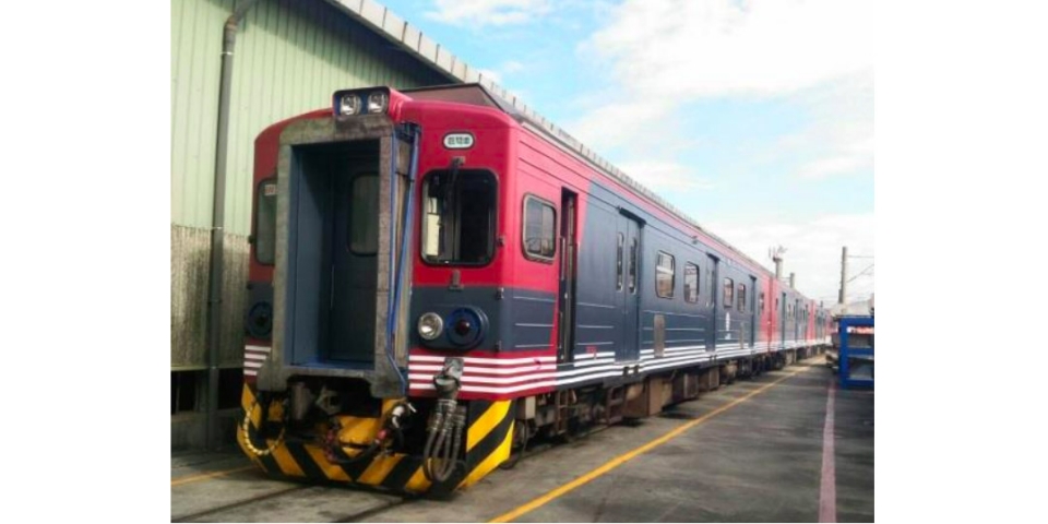ニュース画像：EMU500型「しなの鉄道色」 - 「台湾鉄路管理局、しなの鉄道色の通勤用電車を運行開始」