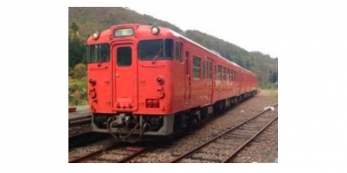 ニュース画像：国鉄色の一般気動車 - 「磐越西線、臨時の「阿賀野川ごっつぉまつり号」運転 乗客にはふるまい酒」
