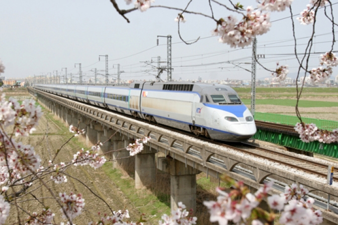 ニュース画像：韓国高速鉄道の車両 - 「韓国高速鉄道、原州〜江陵間敷設が完了 仁川空港と平昌も直結へ」