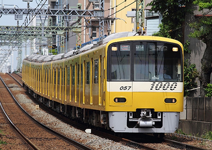 京急、イエローハッピートレインの運行継続を決定 扉も黄色に塗装