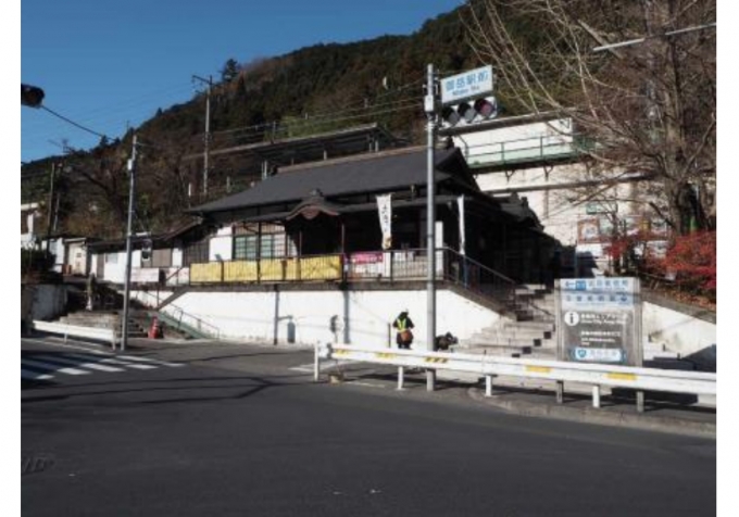 ニュース画像：御嶽駅外観 - 「御嶽駅、3月にリニューアルオープン レンタサイクルショップも開業」