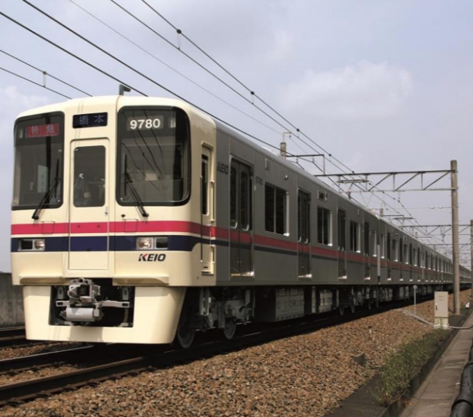 画像：京王線9000系車両 - 「京王電鉄、訪日外国人向け企画乗車券発売 遊園地や高級料理店とセットも」