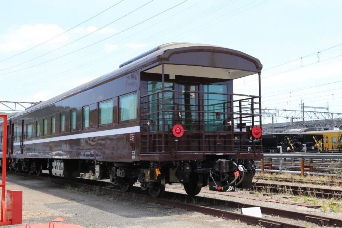 ニュース画像：SLやまぐち号向けの新型客車 - 「JR西日本、SLやまぐち号の新型客車が完成 9月から導入へ」