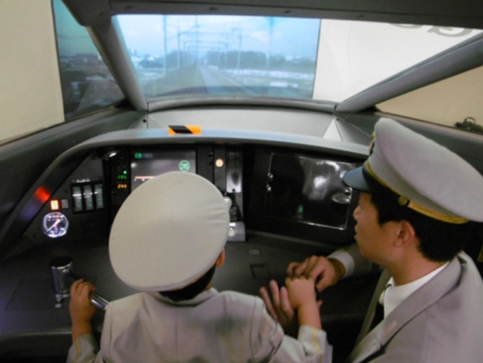 画像：「新幹線乗務員・駅員のお仕事体験」イメージ - 「JR東海、9月9日と10日に大阪で「新幹線乗務員・駅員のお仕事体験」を開催」