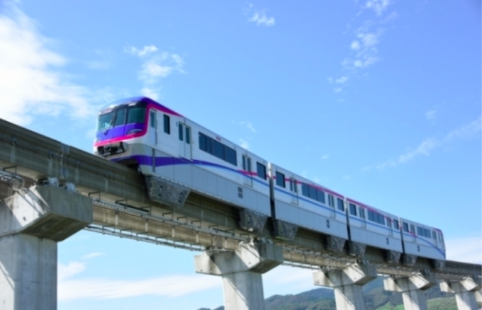 画像：大阪モノレール - 「大阪モノレール、Jリーグの大阪ダービーマッチ開催に伴い臨時列車を運転」