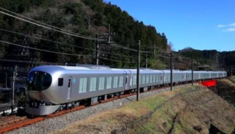 ニュース画像：西武001系「Laview」 - 「NHK「鉄オタ選手権」で西武鉄道の陣 5月20日からの週間鉄道テレビ」