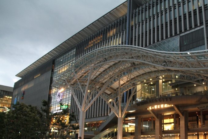 ニュース画像：博多駅 - 「JR九州、在来線ホーム初のファミリーマートを博多駅にオープン」