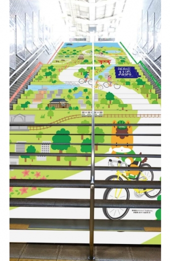 画像：1、2番線の階段アート イメージ - 「JR東日本、前橋駅で「自転車のまち まえばし」PR 階段などに装飾」