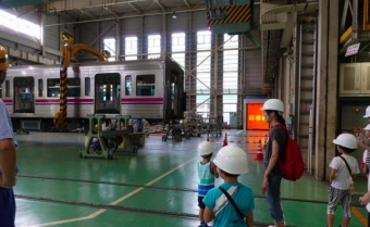 ニュース画像：「電車の整備のおしごとを知ろう！」2018年の様子 - 「京王グループ各社、小学生を対象とした仕事体験教室を開催 参加者募集中」