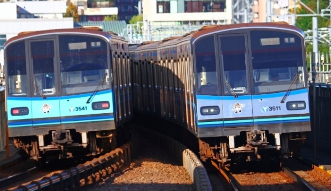 ニュース画像：横浜市営地下鉄ブルーライン - 「横浜市営地下鉄脱線事故、代行バスを運転中 運転再開は6月9日の予定」