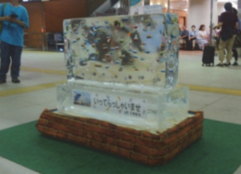 画像：設置される氷柱のイメージ - 「JR東日本、8月11日に大宮駅新幹線改札内に氷柱を設置へ」