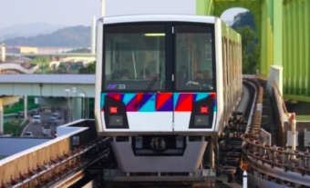 ニュース画像：シーサイドライン - 「横浜シーサイドライン、新杉田駅1番線使用再開 代行バスは片道運行へ」