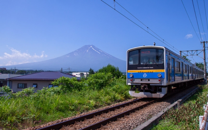 画像：富士急行線 - 「富士急行、電車と登山バスがセットの「富士山五合目フリーきっぷ」発売」