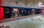 ニュース画像：掲載イメージ - 「新宿駅に巨大フラッシュポスター「乙女神楽～ザンビへの鎮魂歌～」が掲出」