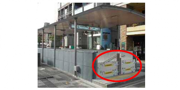 画像：駅出入口における止水板 - 「京都市交通局の2019年度運営方針、浸水対策強化や案内表示充実化など」