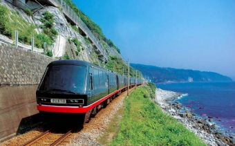ニュース画像：黒船電車 - 「伊豆急、夏休み期間も黒船電車にロイヤルボックスを連結して運行」