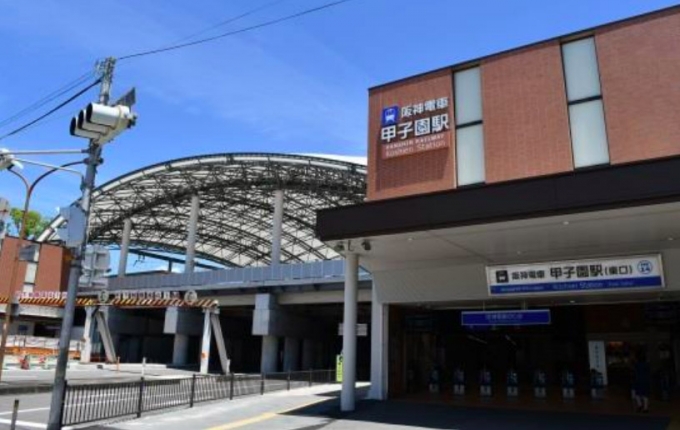 画像：甲子園駅 - 「甲子園駅で整列乗車の啓発活動 ポケットティッシュを配布へ」