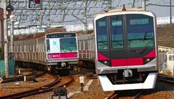 ニュース画像：東京メトロ 半蔵門線の車両 - 「鉄道各社、一斉に消費税率引上げに伴う運賃値上げを申請」