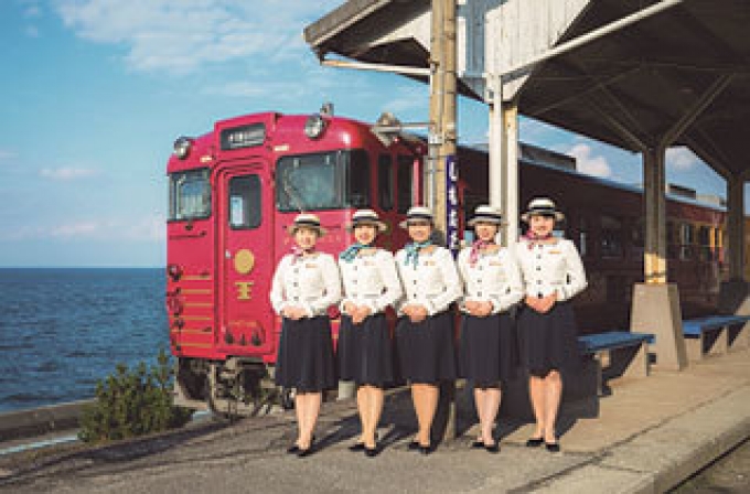 観光列車 伊予灘ものがたり 松山駅など各地でイベント 5周年記念 Raillab ニュース レイルラボ