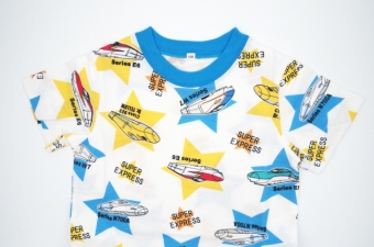 画像：新幹線大集合Tシャツ - 「星柄の「新幹線大集合Tシャツ」、ヘソプロダクションが新商品」