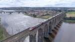 ニュース画像：ロイヤルボーダーブリッジを走行する「ヴァージン・あずま」 - 「日立のイギリス高速車両「ヴァージン・あずま」、スコットランドで初走行」