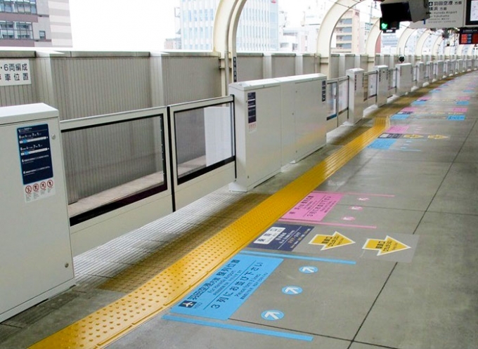 画像：京急蒲田駅1番線ホームドア - 「京急、横浜駅でホームドア設置工事 7月20日から」