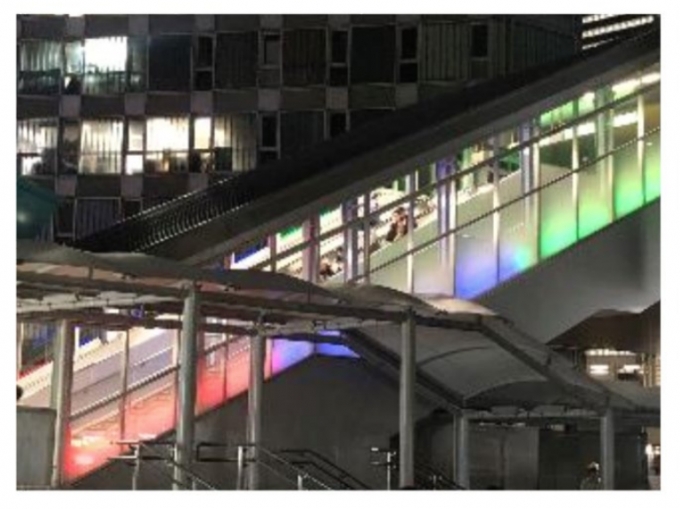 ニュース画像：新橋駅 光の演出 イメージ - 「ゆりかもめ、照明設備のLED化に伴い新橋駅で光の演出を開始」