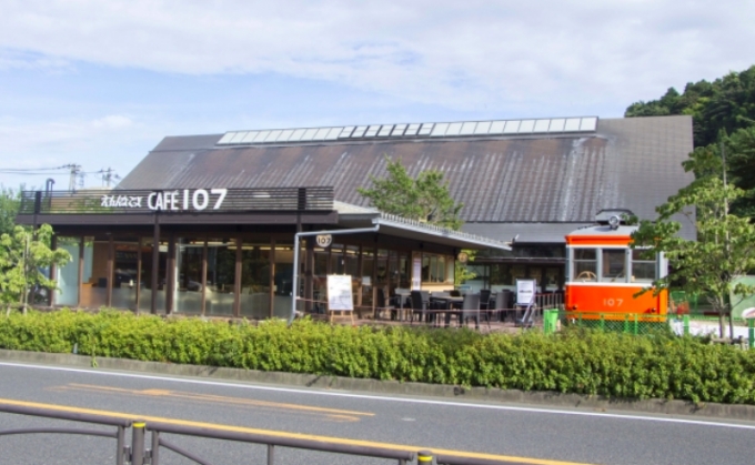 画像：鈴廣蒲鉾本店 - 「引退した箱根登山電車「107号」がカフェの一部に 9月8日オープン」