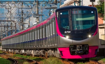 ニュース画像：京王ライナーで使用される5000系 - 「京王電鉄、臨時座席指定列車「よみうりランド70周年号」運行」