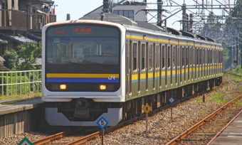 ニュース画像：内房線などで使用される209系 - 「台風15号、千葉・茨城の鉄道で不通続く 停電なども影響」