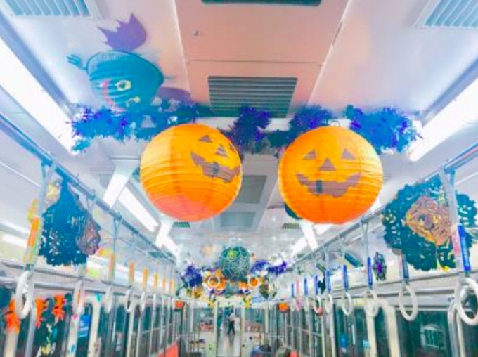 ニュース画像：2018年のハロウィン電車の様子 - 「伊豆箱根鉄道、ハロウィン電車運行中 10月31日まで」