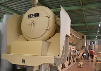 ニュース画像：ダンボールで製作されたC62形蒸気機関車 - 「九州芸文館、ダンボールで製作した原寸大C62蒸気機関車を初公開 9月28日から」